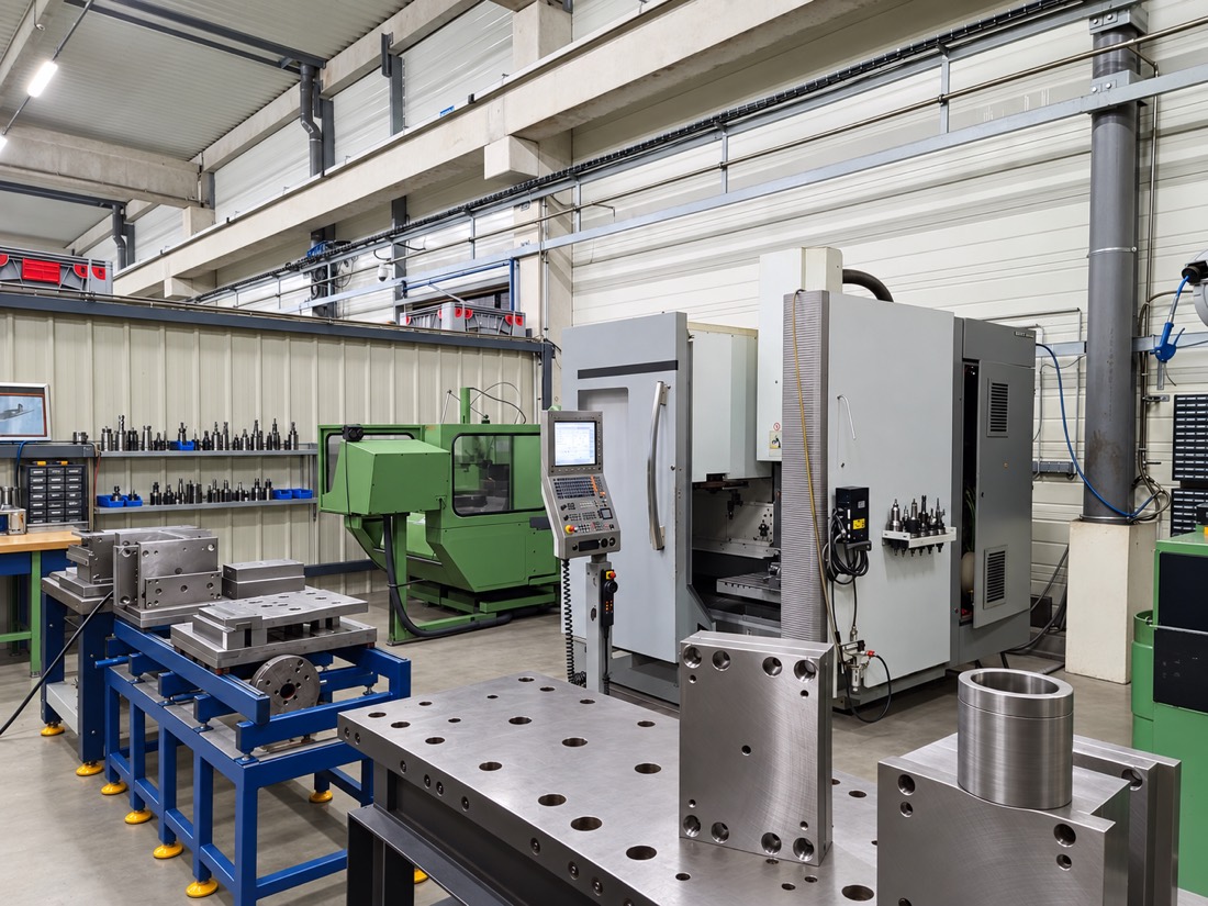 Officina di meccanica di precisione Plastilys
